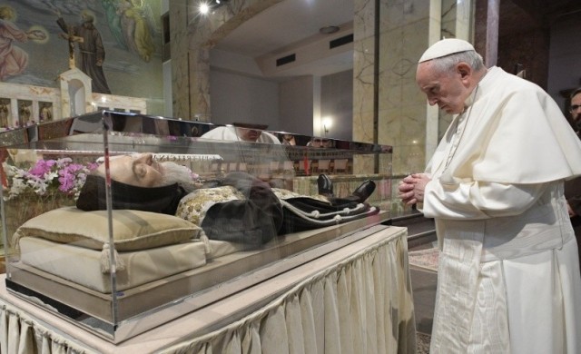 19/03/2018 – Este sábado 17 el Papa Francisco visitó las localidades italianas de Pietrelcina y San Giovanni Rotondo para conmemorar los…