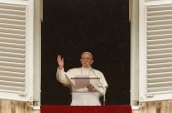 07/05/2018 – Al compartir el rezo del Regina Coeli, el Papa Francisco dijo que “la Palabra de Dios continúa indicándonos estilos de vida…