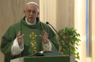 12/06/2018 – Lo subrayó el Papa esta mañana, en la homilía de la Misa en la Casa Santa Marta: Ser sal y luz…
