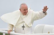 04/02/2019 – El papa Francisco llegó a Emiratos Árabes Unidos con un mensaje de paz y convivencia entre cristianos y musulmanes, y se…