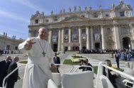 13/10/2019 – Luego de la ceremonia de canonización de los 5 nuevos santos, el Papa Francisco rezó el Ángelus y brindó un mensaje basado…