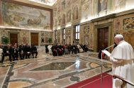 08/11/2019 – El Papa Francisco fue recibido con aplausos por los participantes del encuentro internacional de capellanes de cárceles. El papa saludó de…