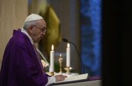 01/04/2020 – El Papa Francisco pidió rezar por las personas que trabajan en los medios de comunicación que permiten que la gente no esté…