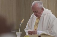 15/04/2020 – Al inicio de la Misa celebrada en la Casa Santa Marta de este miércoles 15 de abril, el Papa Francisco pidió rezar…