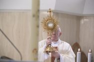 30/04/2020 – El Papa Francisco presidió la misa en la Casa Santa Marta el jueves de la tercera semana de Pascua. En la…