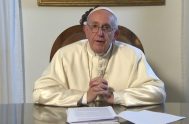 18/06/2020 – El Papa Francisco ha enviado un videomensaje a los marineros para recordarles que “no están solos” y que reza por ellos siempre:…