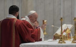 31/05/2020 – El Papa Francisco presidió, desde el altar de la Cátedra de la Basílica de San Pedro del Vaticano, la&hellip;