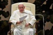 21/10/2020 – El Papa Francisco destacó en la Audiencia General que la oración es “la salvación del ser humano” pero advirtió sobre aquella “oración…