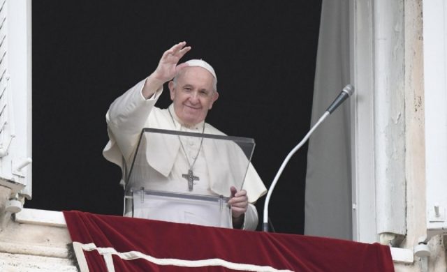 15/03/2021 – Como cada domingo el Papa Francisco compartió la reflexión del Evangelio y rezó el Angelus. En el cuarto…
