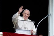 10/05/2021 – El VI Domingo de Pascua, 9 de mayo, el Papa Francisco rezó la oración mariana del Regina Coeli asomado desde la ventana…