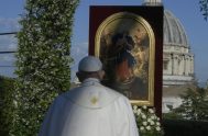 01/06/2021 – Ante una reproducción del icono de la Virgen Desatanudos, a la que tiene una gran devoción, el Papa Francisco clausuró desde los…
