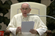 Esta mañana en el Aula Pablo VI, durante la Audiencia General, el Papa Francisco ha continuado su catequesis sobre la Carta a los…