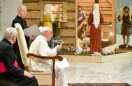 22/12/2021 – En la Audiencia General de este miércoles 22 de diciembre, el Papa Francisco deseó una “santa y feliz Navidad” en la…
