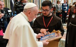 18/01/2022 – El Papa Francisco recibió e  a la delegación de la Custodia de Tierra Santa con ocasión del centenario de…