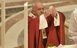 25/05/2022 – A pesar de que el Papa Francisco padece un grave dolor en su rodilla debido a una rotura de…
