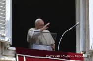 04/07/2022 – Desde el Palacio Apostólico del Vaticano, el Papa Francisco dirigió el rezo del Ángelus ante los fieles presentes en la Plaza de…
