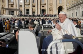 05/10/2022 – En la Audiencia General de este miércoles 5 de octubre, el Papa Francisco continuó con su catequesis sobre el discernimiento, donde explicó que “la oración y el conocimiento de uno mismo…