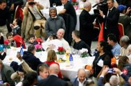 20/11/2023 – En el día en que la Iglesia celebra la Jornada Mundial por los Pobres, el Papa Francisco compartió, tras el rezo…
