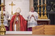 05/01/2023 – En la multitudinaria e histórica Misa del funeral por Benedicto XVI, el Papa Francisco quiso despedir al Papa Emérito “con la misma…