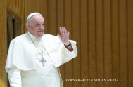 08/02/2023 – Al hablar esta mañana acerca de su reciente viaje papal, el Papa Francisco recordó al pueblo africano y defendió que “Dios no…