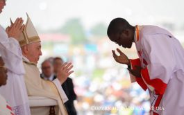 01/02/2023 – El Papa Francisco celebró la primera Misa de su Viaje Apostólico en África en el Aeropuerto de Ndolo,…