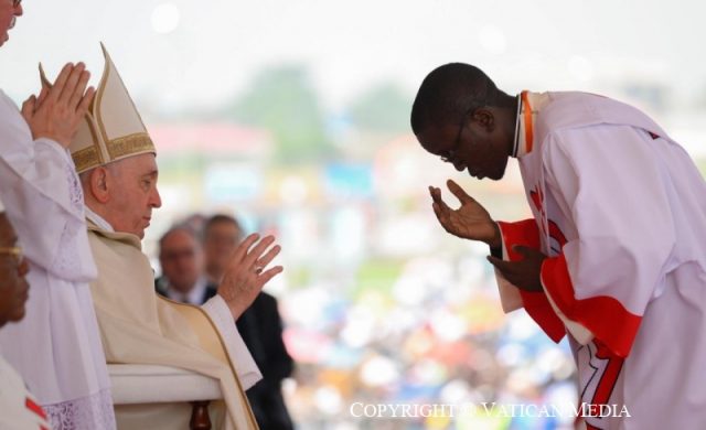 01/02/2023 – El Papa Francisco celebró la primera Misa de su Viaje Apostólico en África en el Aeropuerto de Ndolo, en Kinsasa (República Democrática del Congo), ante más de 1 millón de…