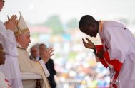 01/02/2023 – El Papa Francisco celebró la primera Misa de su Viaje Apostólico en África en el Aeropuerto de Ndolo, en Kinsasa (República…