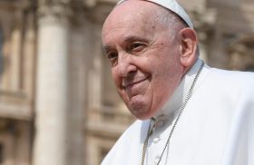06/06/2023 – El Papa Francisco llegó al Hospital Agostino Gemelli de Roma este martes 6 de junio a las 10:40 a.m (hora local) para someterse a un control médico y regresó al…