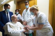 07/06/2023 – Al terminar la audiencia general, el Papa se marchó al Hospital Gemelli de Roma. Allí será sometido a una laparatomía, es…