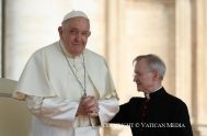 28/06/2023 – (Fuente: Vatican News) El Papa Francisco reanudó la audiencia general tras la cancelación de la anterior para facilitar la recuperación postoperatoria.…