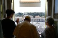 24/07/2023 – Tras celebrar la misa por la III Jornada Mundial de los Abuelos y los Mayores, el Papa Francisco se asomó desde…