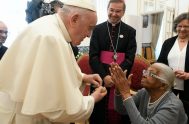 04/08/2023 – El Papa Francisco se reunió este viernes por la mañana en la Nunciatura Apostólica de Lisboa con una mujer portuguesa que…