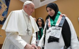 23/11/2023 – El Papa Francisco recibió, en dos encuentros separados, a una delegación de familiares israelíes de los rehenes del…