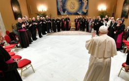 30/11/2023 – (Fuente: Vatican News) En la audiencia a los miembros de la Comisión Teológica Internacional, el Pontífice entrega el…