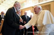 06/11/2023 – (Fuente: Vatican News) Francisco recibe a la Conferencia Europea de Rabinos y lanza de nuevo su llamamiento por Tierra Santa, “golpeada…