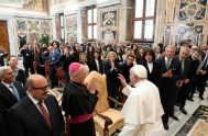 13/05/2024 - (Fuente: Vatican News) El Papa recibió en audiencia a unos 200 profesores y estudiantes de la Escuela Vaticana de Paleografía, Diplomática…