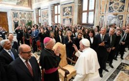 13/05/2024 – (Fuente: Vatican News) El Papa recibió en audiencia a unos 200 profesores y estudiantes de la Escuela Vaticana…