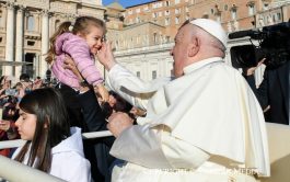 30/10/2024 – (Fuente: Vatican News) Francisco dedicó la catequesis de la audiencia general al sacramento de la confirmación e invitó…