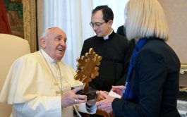 10/10/2024 – (Fuente: Vatican News) Francisco recibió hoy en audiencia en el Palacio Apostólico a atletas y miembros de la…