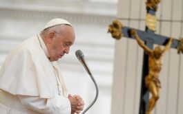 16/10/2024 – (Fuentes: Vatican News) Al final de la audiencia general, el Papa dirige su pensamiento a los países afectados…