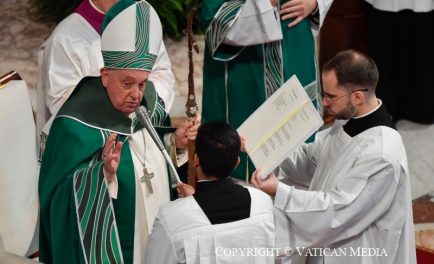 28/10/2024 – (Fuente: Vatican News) En la homilía de la Misa conclusiva de la segunda sesión de la Asamblea sinodal sobre la sinodalidad, Francisco diseñó la imagen de una Iglesia que “se…