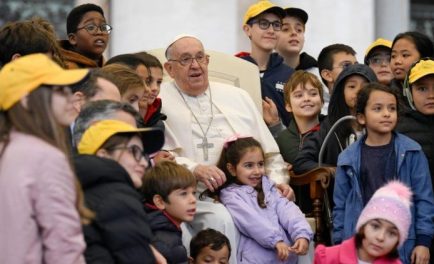 20/11/2024 – (Fuente: Vatican News) Al final de la audiencia general Francisco anunció la canonización de los dos jóvenes laicos el próximo año: Acutis en la Jornada de los Adolescentes y Frassati…