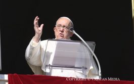 04/11/2024 – (Fuente: Vatican News) El Santo Padre reza la oración mariana junto a la multitud de fieles congregados en…