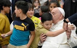 18/11/2024 – El Papa Francisco compartió este domingo un almuerzo junto a 1.300 personas pobres en el Aula Pablo VI…