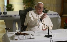 23/12/2024 – (Fuente: Vatican News) El Papa bendice a las figuras del Niño Dios. En su alocución previa al rezo…