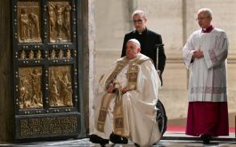 24/12/2025 – (Fuente: Vatican News) Con el rito de la apertura de la Puerta Santa de la Basílica de San…