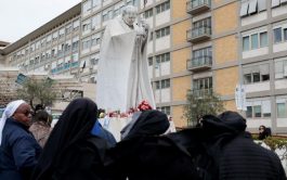 27/02/2025 - (Fuente: Vatican News) El Papa Francisco durmió bien durante la noche. La Oficina de Prensa del Vaticano lo…