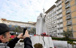 19/02/2025 - La primera comunicación del 19 de febrero de la Oficina de Prensa de la Santa Sede a los…