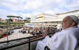 Tras 38 días de internación el Papa Francisco fue dado de alta y volvió a su casa en Santa Marta.…