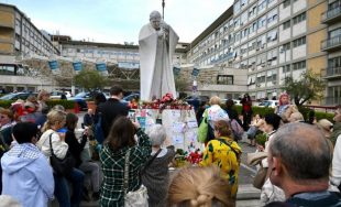 12/03/2025 – (Fuente: Vatican News) Este miércoles 12 de marzo por la mañana, la Oficina de Prensa de la Santa Sede informó que el Papa Francisco transcurrió una noche tranquila en el…